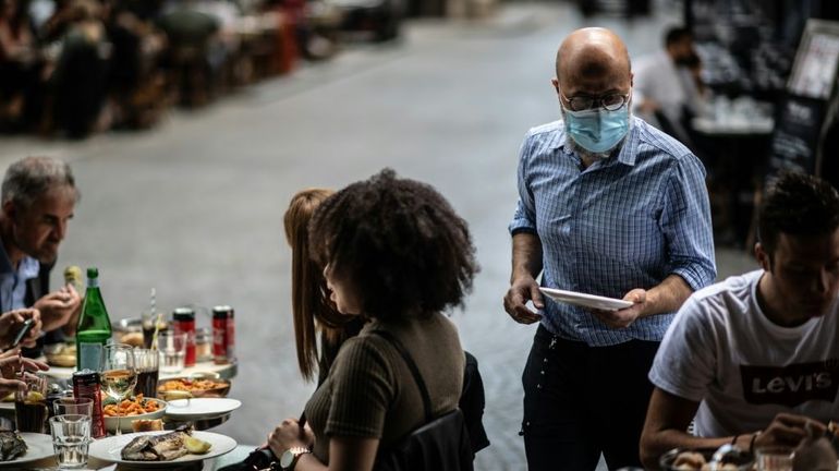 Coronavirus en France: Paris en alerte maximale, les restaurants restent ouverts sous conditions