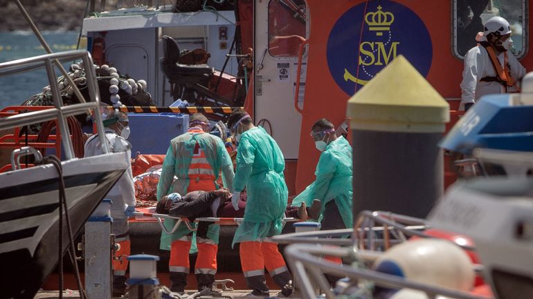 Canaries : dix-sept migrants retrouvés morts sur un bateau