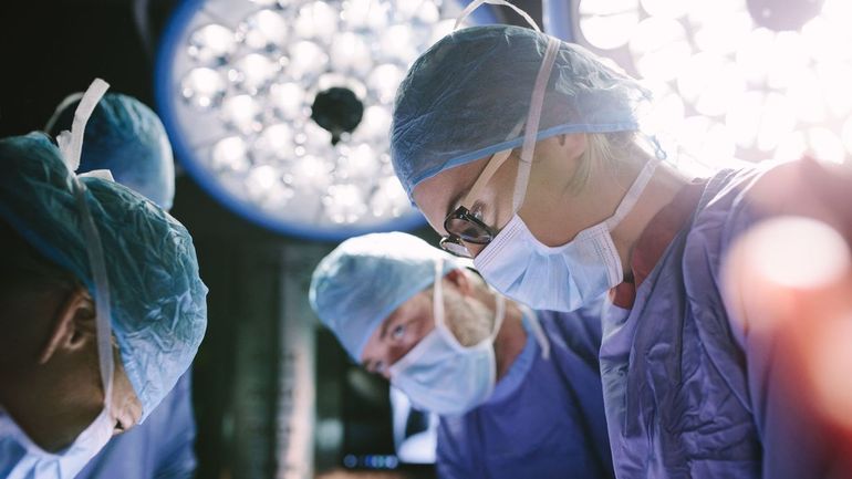 Opération de la valve cardiaque sous anesthésie locale, une première en Belgique