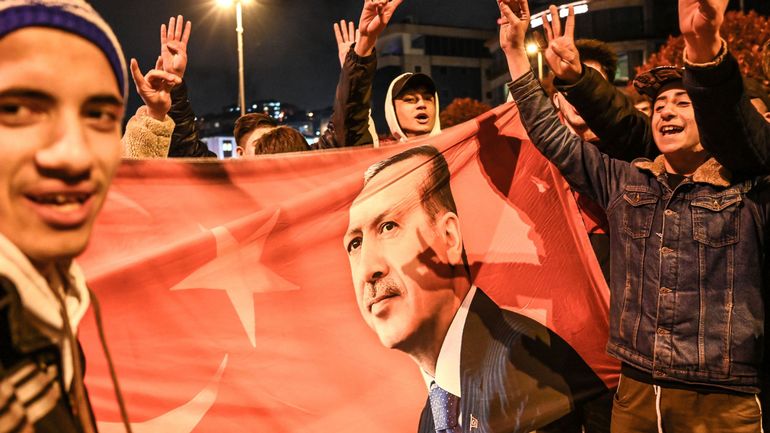 Elections en Turquie: le parti d'Erdogan donné battu à Ankara, en difficulté à Istanbul