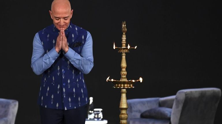 Inde: manifestations anti-Amazon lors d'une visite de Jeff Bezos, l'homme le plus riche du monde