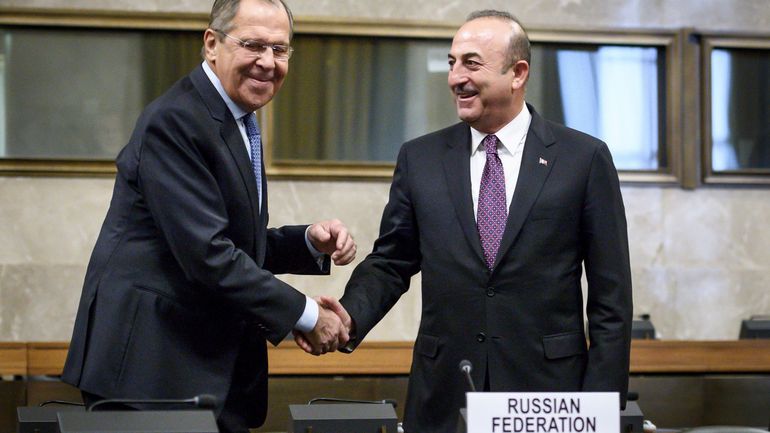 Conflit en Syrie: Russie et Turquie entament le dialogue après le retrait américain