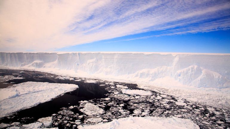 Un immense iceberg, de la taille de l'agglomération de Paris, se détache de l'Antarctique