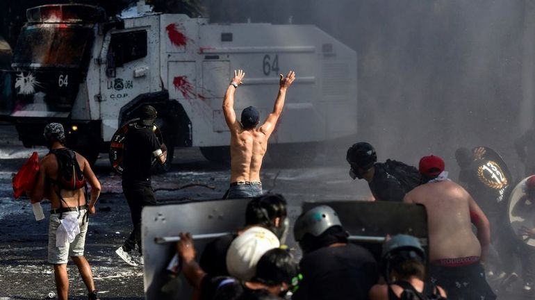 Chili : le président condamne les violences, appelle à voter au référendum