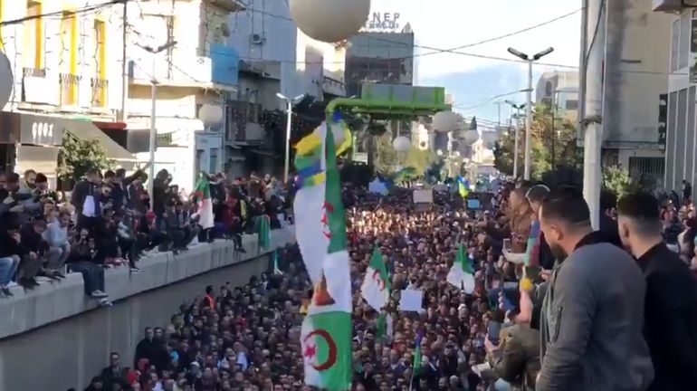 Algérie : rassemblement massif à Alger au lendemain de l'annonce du nouveau gouvernement