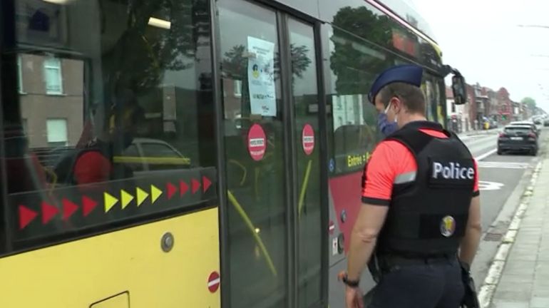 Levée progressive du confinement: la police contrôle les transports en commun et les magasins