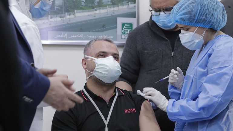 Coronavirus au Liban: la Banque mondiale menace de suspendre les aides suite à des violations des règles de vaccination