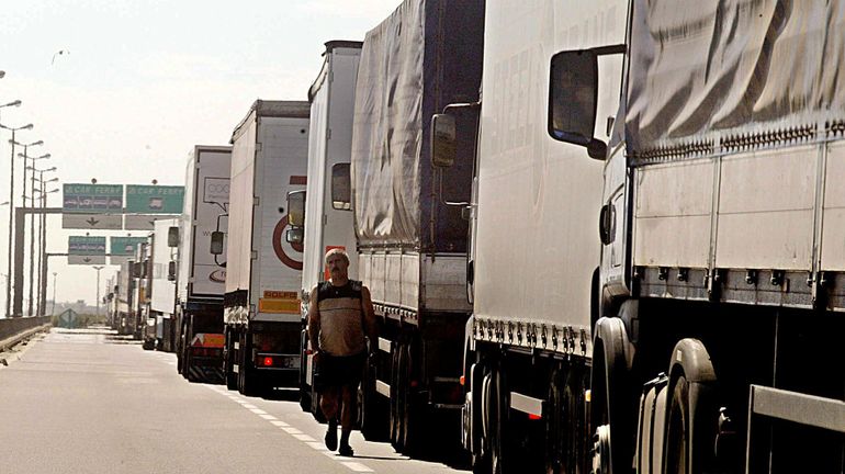 Variant britannique du coronavirus : moins de 200 camions toujours bloqués au sud de l'Angleterre