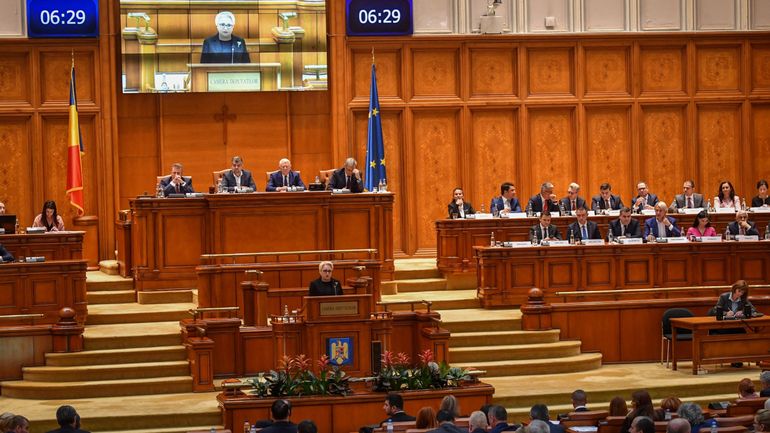 Roumanie: le gouvernement social-démocrate renversé par un vote au parlement