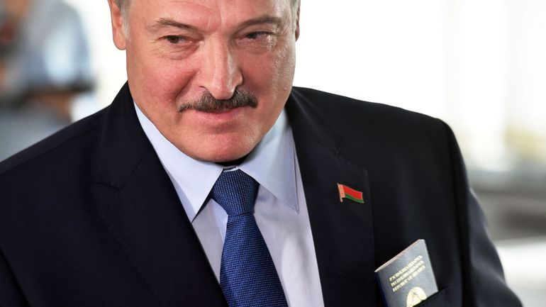 Loukachenko remporte la présidentielle au Belarus avec 80% des voix, l'opposition dans la rue