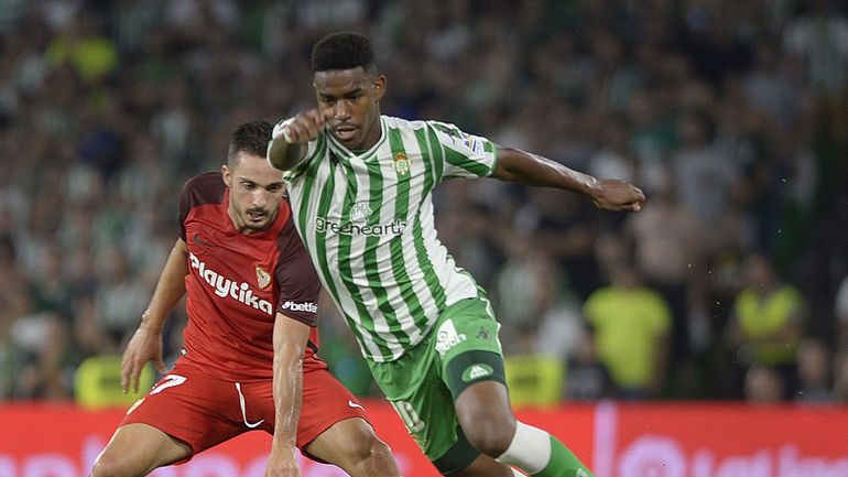 Barcelone recrute le latéral gauche Junior Firpo