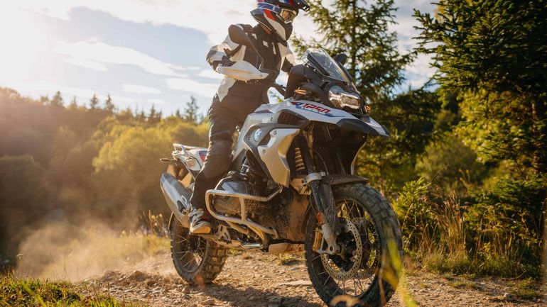 Et le coronavirus créa des motards