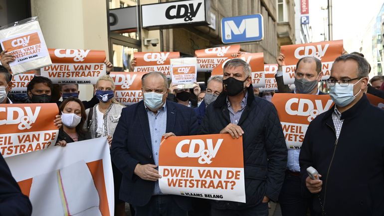 Négociations fédérales : le Vlaams Belang traite le CD&V de 