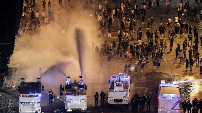 Débordements dans plusieurs villes françaises après la victoire des Bleus