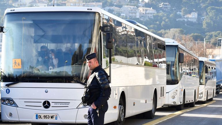 Les voyages scolaires vers les zones infectées par le coronavirus en France sont aussi déconseillés