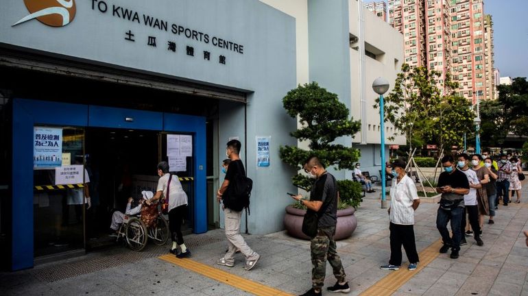 Hong Kong : la vaste campagne de dépistage plombée par la méfiance envers Pékin