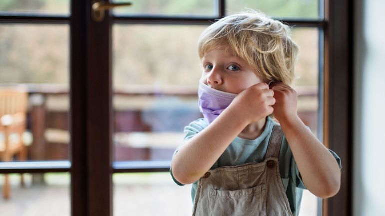 Les enfants portent trop mal le masque pour que ce soit efficace, selon les études pointées par le RAG