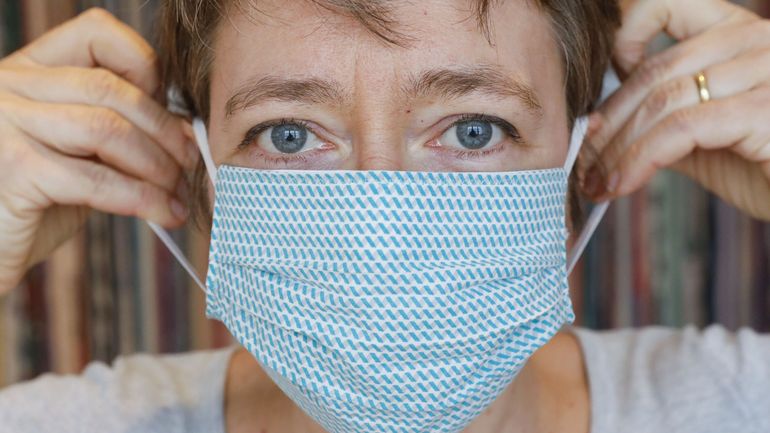 Coronavirus : les masques sont efficaces, mais pas les bandanas ou cache-cols
