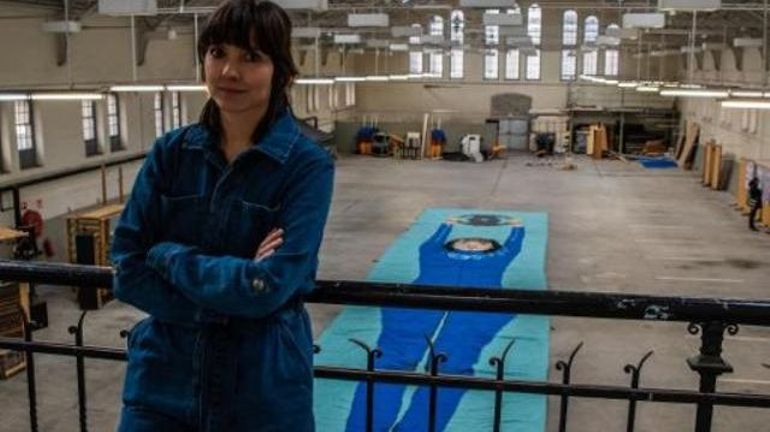 Pour la journée des droits des femmes, une tapisserie monumentale sera placée aux centre des arcades du Cinquantenaire