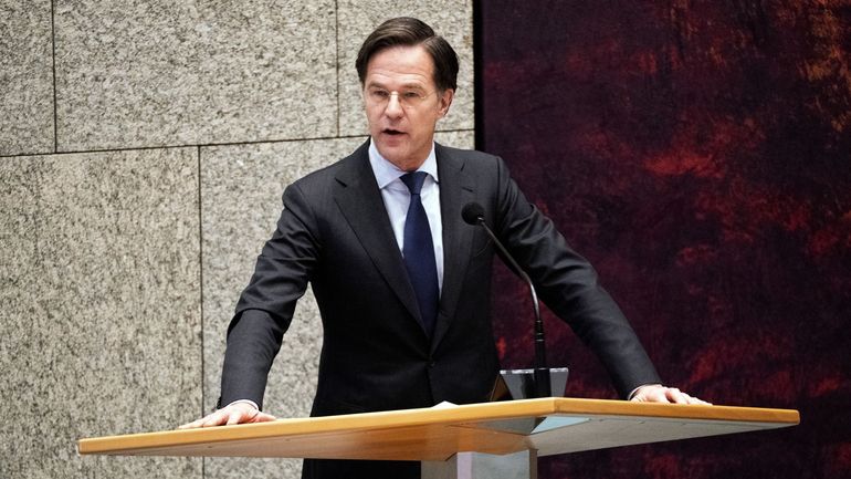 Pays-Bas : le Premier ministre Mark Rutte surmonte une motion de défiance