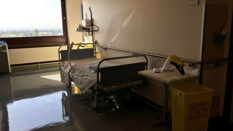Covid-19 : Les hôpitaux mettent en place leur plan d'urgence et préparent de nouvelles chambres