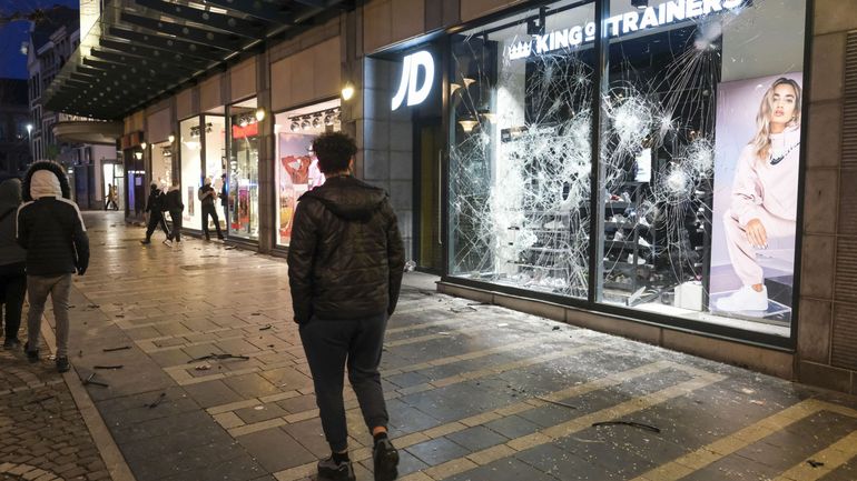Liège : casseurs, vitrines saccagées& le calme revient progressivement sur la place Saint-Lambert à Liège