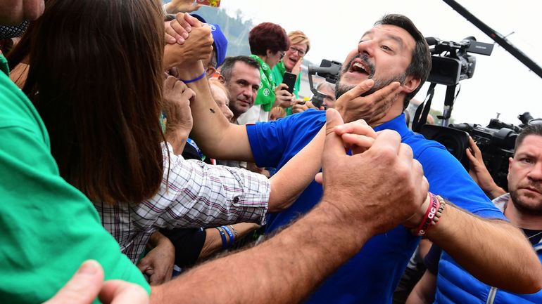 Italie: un bain de foule et des insultes au meeting de Salvini