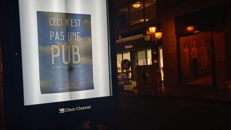 Des panneaux publicitaires de Bruxelles détournés pour la journée mondiale contre la pub