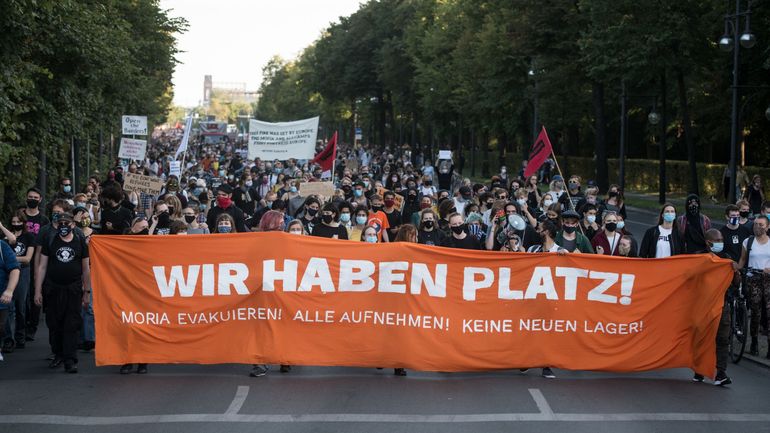 Allemagne: des milliers de manifestants demandent à l'UE d'accueillir les réfugiés