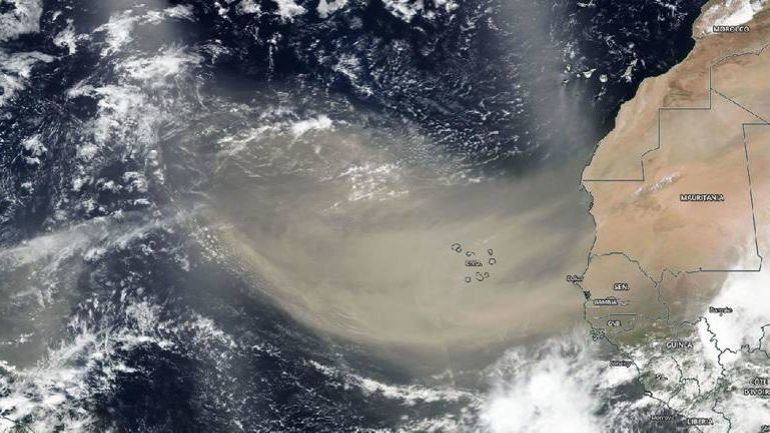 Nasa : un gigantesque nuage de poussière du Sahara traverse l'Atlantique, la côte est du continent américain suffoque