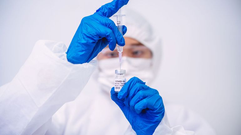 Coronavirus : qui vacciner en premier ? Des universités ont sondé l'avis des Belges