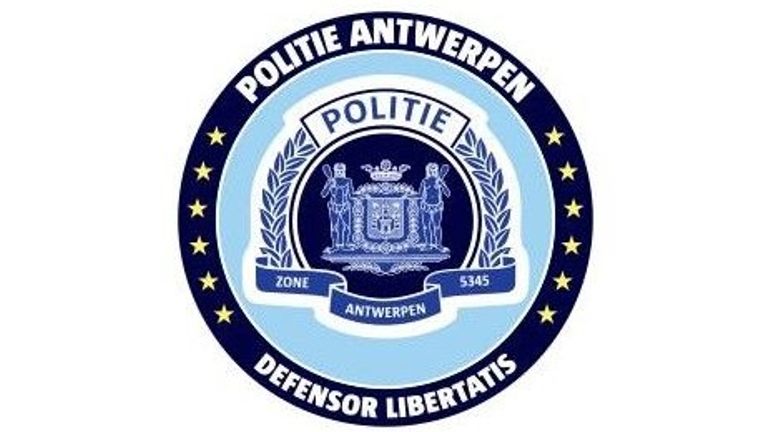 Comme la police de New York, la police d'Anvers veut vendre des ours en peluche, des parapluies et autres gadgets avec son logo
