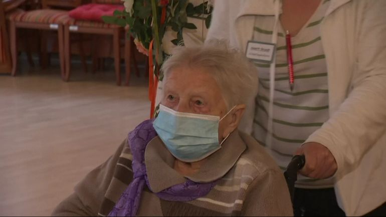 Edith Kwoizalla, 101 ans, première vaccinée contre le coronavirus en Allemagne