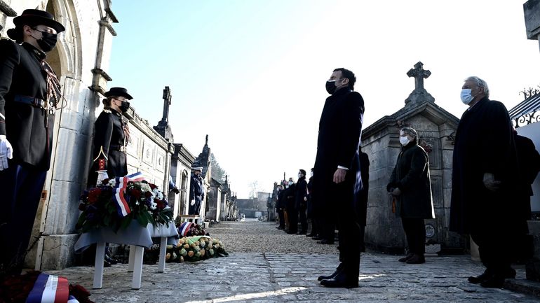 E. Macron sur la tombe de F. Mitterrand à Jarnac : un homme interpellé après une alerte à la bombe