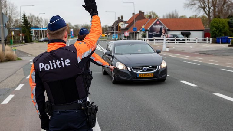 Coronavirus en Belgique : la police de Knokke-Heist bloque le trafic de transit autour de la frontière néerlandaise