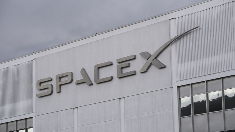 SpaceX vise la fin 2021 pour l'envoi de ses premiers touristes dans l'espace