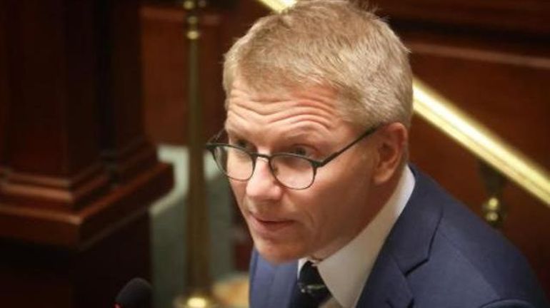 Fermeture de guichets : le ministre Gilkinet salue l'adoption de mesures d'accompagnement