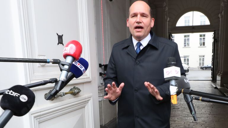 Dégâts après des troubles dans les Marolles: la Ville de Bruxelles va porter plainte, annonce Philippe Close