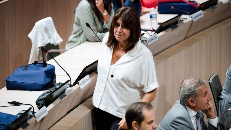 Michèle Rubirola première femme maire de Marseille, fait basculer la ville à gauche