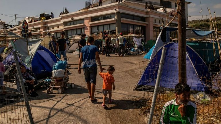 Le gouvernement grec accuse des migrants d'avoir 
