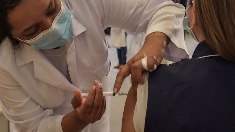 Coronavirus dans le monde : accélération des campagnes de vaccination, 40 millions de doses administrées