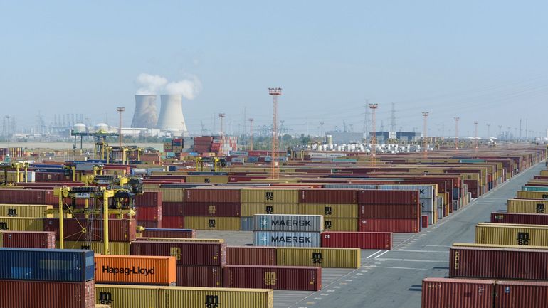 Le premier gros porte-conteneurs bloqué dans le canal de Suez est arrivé à Anvers