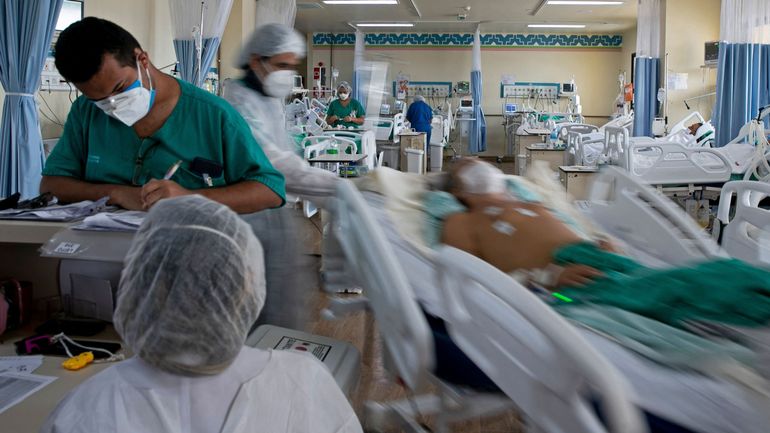 Brésil: les patients COVID19 de moins de 40 ans désormais majoritaires en soins intensifs