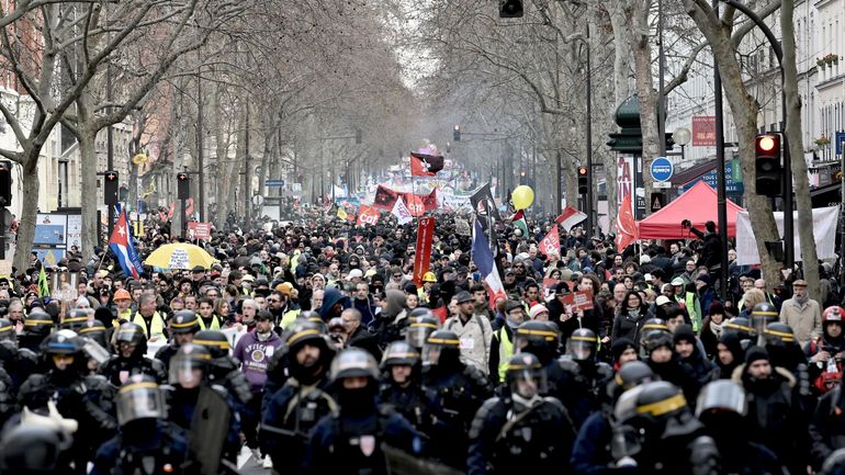 38e journée de grève en France: les annonces du gouvernement attendues par la rue, dans la rue