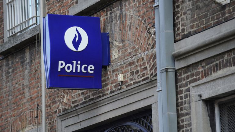 Cracher vers des policiers: le nombre d'arrestations augmente