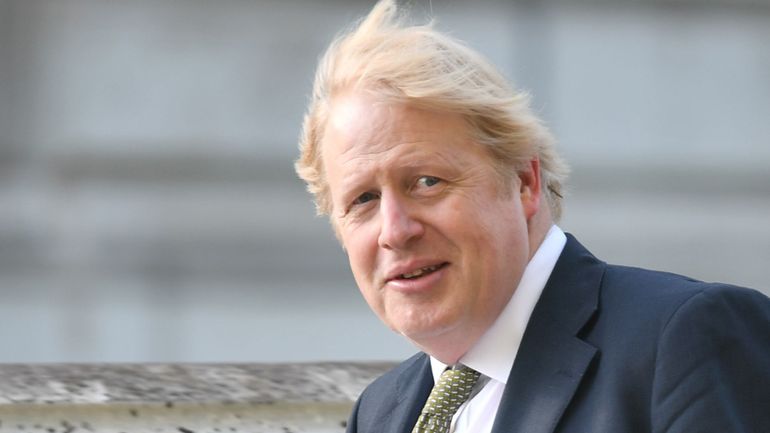 Boris Johnson affronte l'opposition sur le lourd bilan du coronavirus