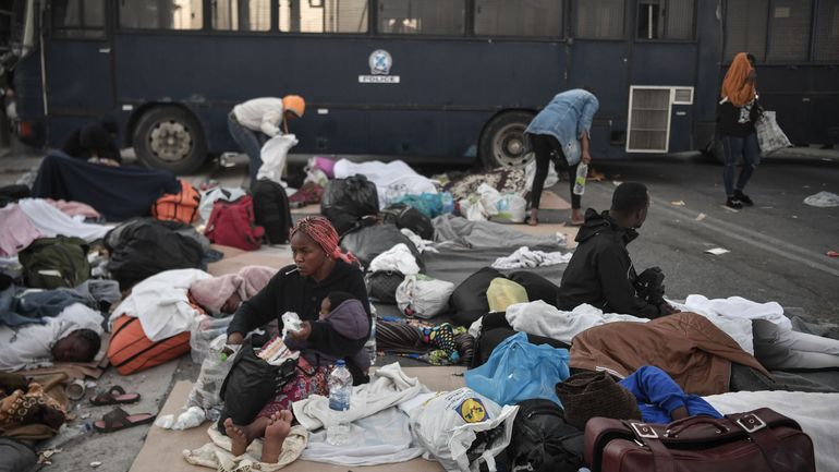Des tentes installées à Lesbos pour accueillir des milliers de migrants sans-abri