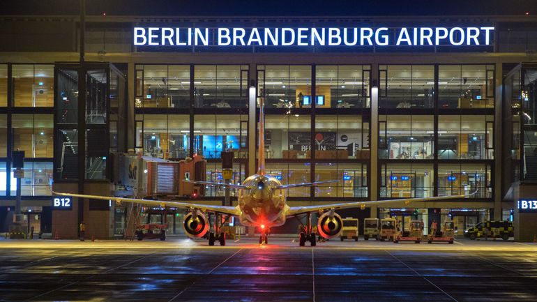 Un premier avion de passagers décolle du nouvel aéroport de Berlin
