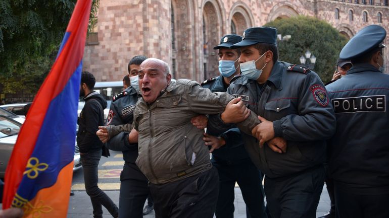 Haut-Karabakh : les rassemblements contre l'accord de paix continuent à Erevan, de nombreux manifestants arrêtés