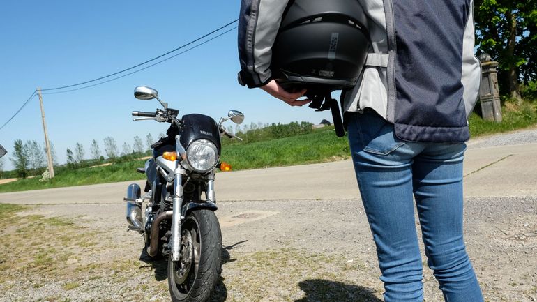 Des centaines de motards manifestent à Bruxelles contre le contrôle technique obligatoire